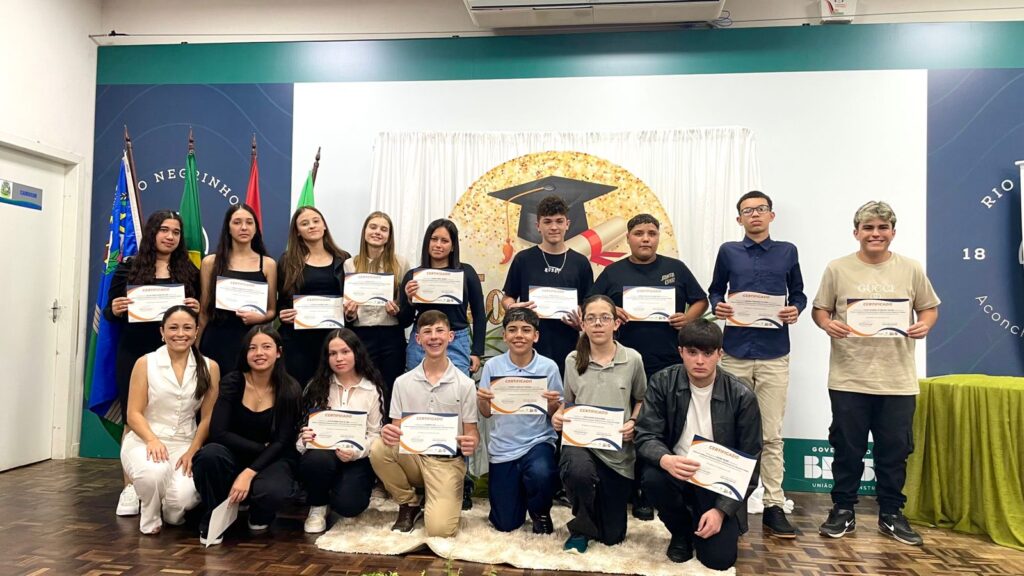 Jovens participantes do Projeto do Núcleo de RH da ACIRNE celebram formatura e encerram ciclo de aprendizado e transformação